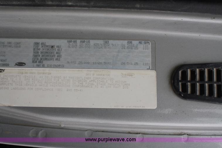 image for item A6759 2000 Ford Sterling L9500 dump truck