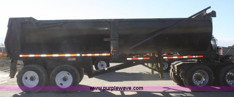 image for item A6769 1999 Trail King 26' end dump trailer