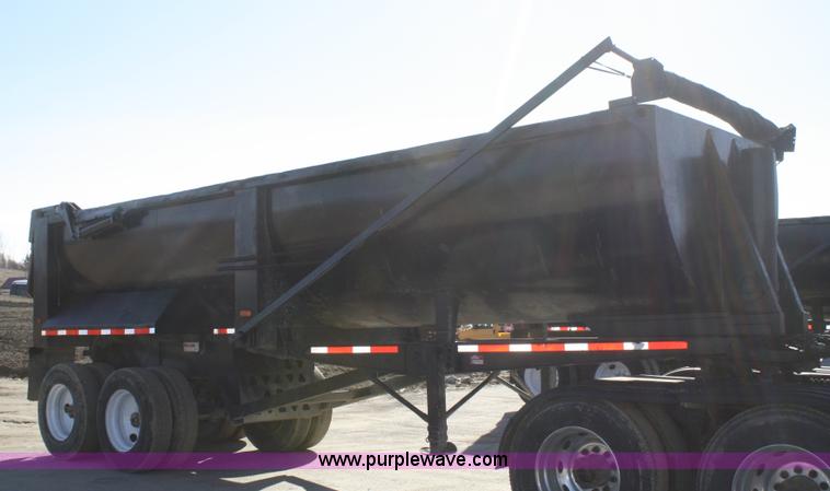 image for item A6769 1999 Trail King 26' end dump trailer