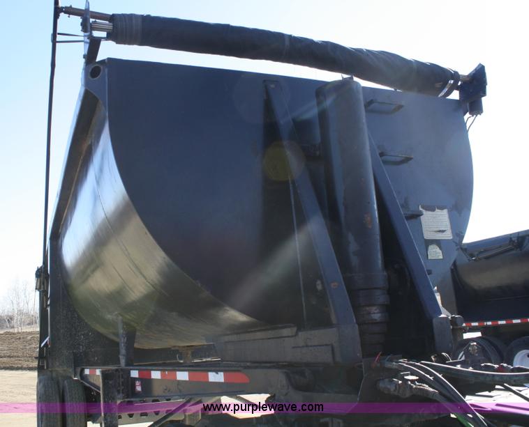 image for item A6769 1999 Trail King 26' end dump trailer