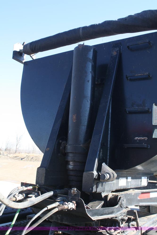 image for item A6769 1999 Trail King 26' end dump trailer