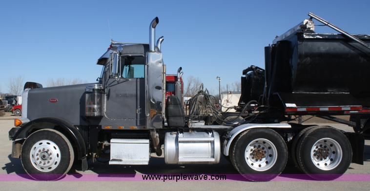 image for item A6772 1995 Peterbilt 378 semi