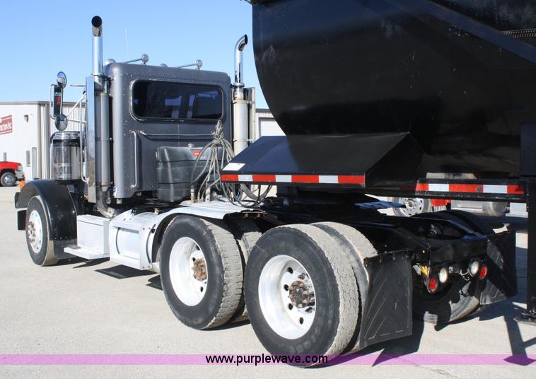 image for item A6772 1995 Peterbilt 378 semi