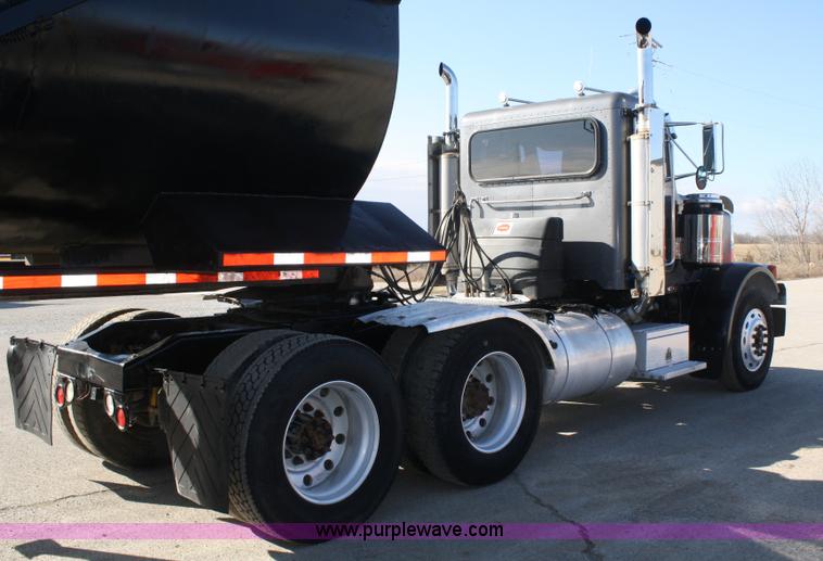 image for item A6772 1995 Peterbilt 378 semi
