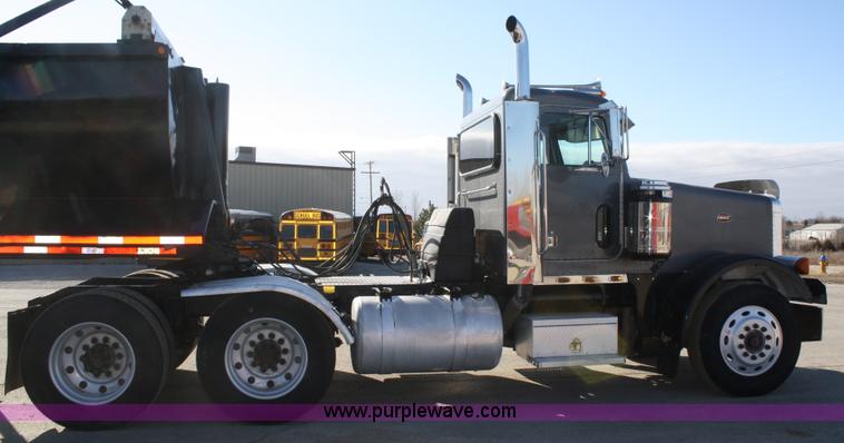 image for item A6772 1995 Peterbilt 378 semi