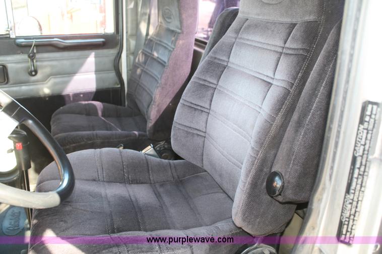 image for item A6772 1995 Peterbilt 378 semi