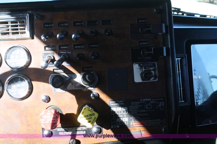 image for item A6772 1995 Peterbilt 378 semi