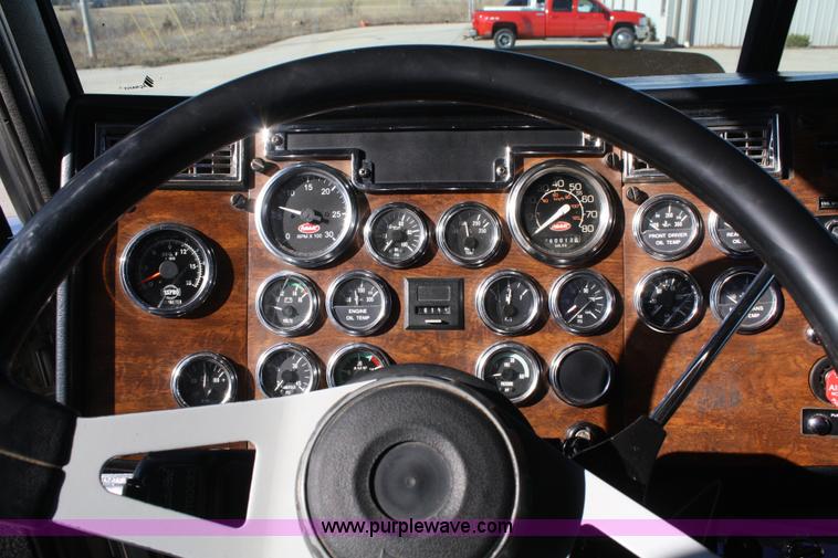 image for item A6772 1995 Peterbilt 378 semi