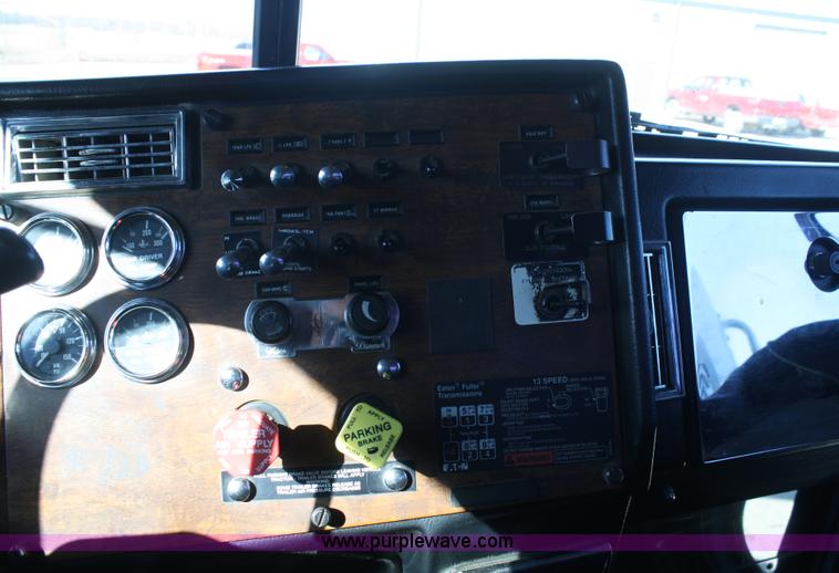 image for item A6772 1995 Peterbilt 378 semi