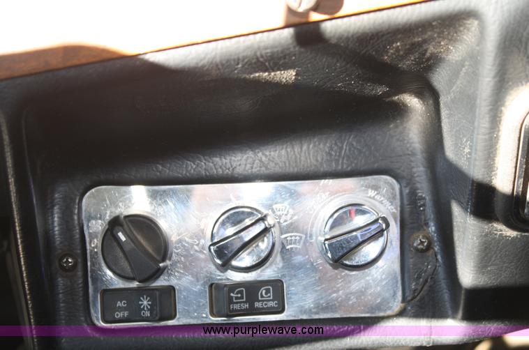 image for item A6772 1995 Peterbilt 378 semi