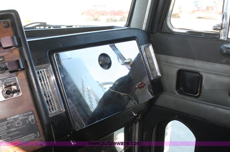image for item A6772 1995 Peterbilt 378 semi
