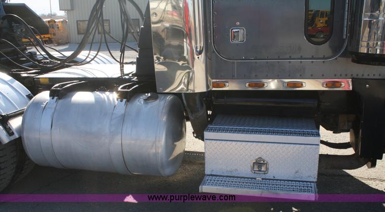 image for item A6772 1995 Peterbilt 378 semi