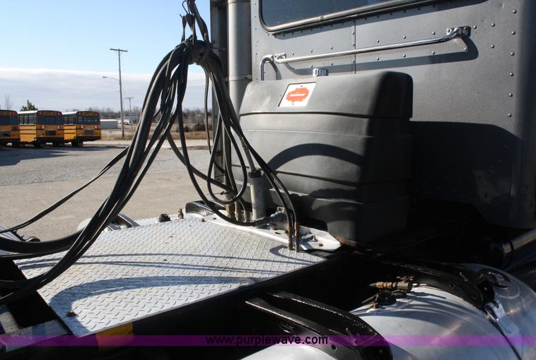image for item A6772 1995 Peterbilt 378 semi