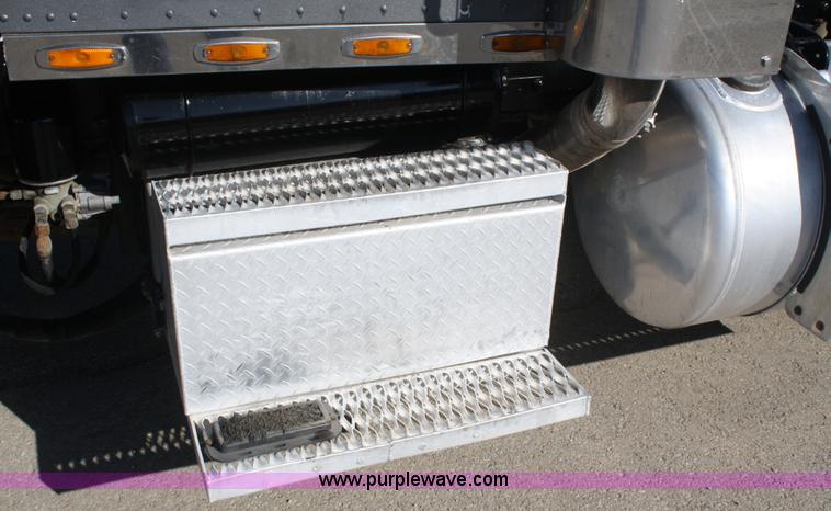 image for item A6772 1995 Peterbilt 378 semi