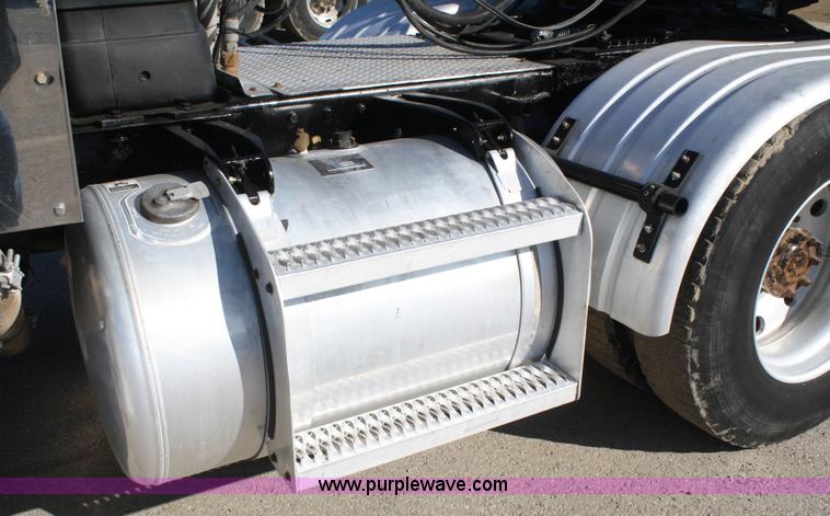 image for item A6772 1995 Peterbilt 378 semi