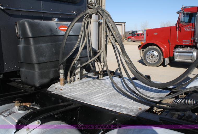 image for item A6772 1995 Peterbilt 378 semi