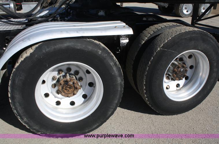 image for item A6772 1995 Peterbilt 378 semi