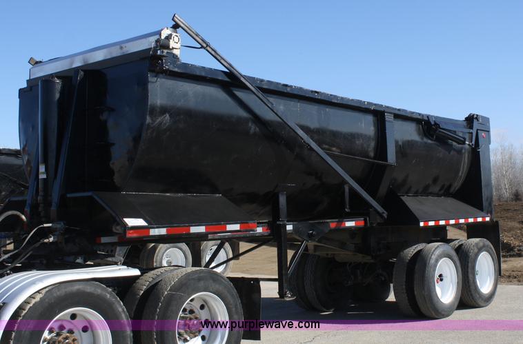 image for item A6773 1995 Clement 24' end dump trailer