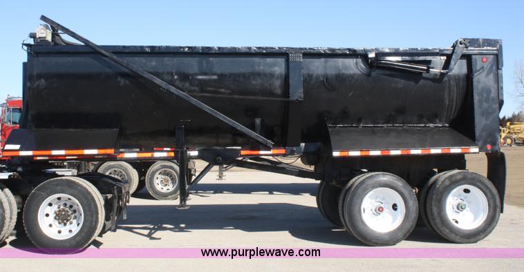 image for item A6773 1995 Clement 24' end dump trailer