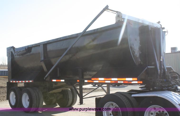 image for item A6773 1995 Clement 24' end dump trailer