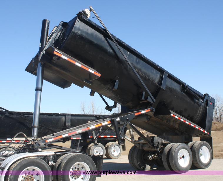 image for item A6773 1995 Clement 24' end dump trailer