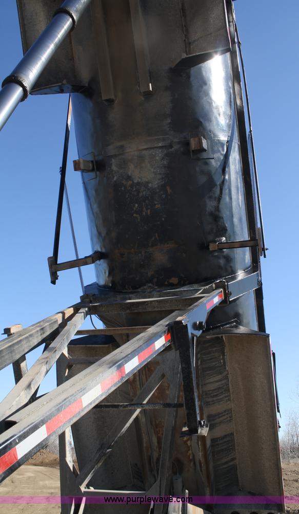 image for item A6773 1995 Clement 24' end dump trailer