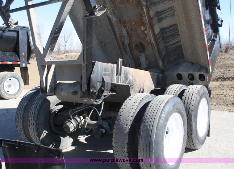 image for item A6773 1995 Clement 24' end dump trailer