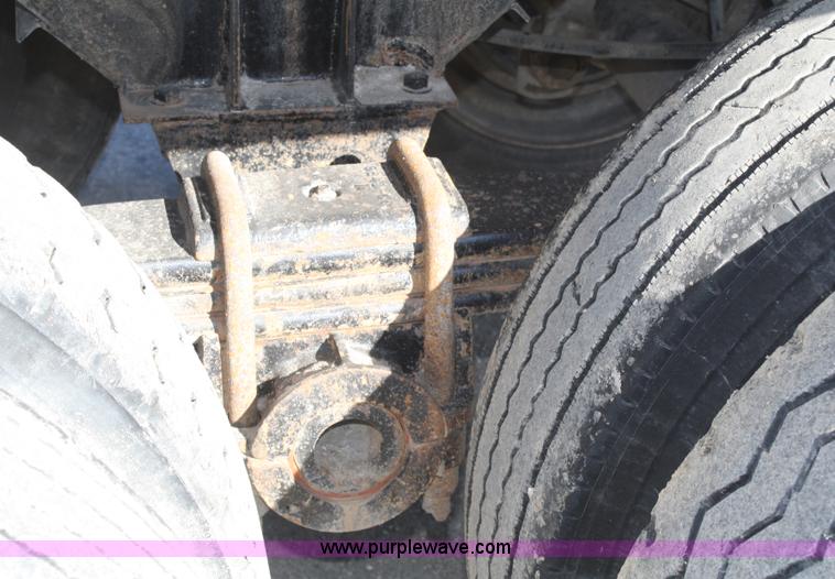 image for item A6773 1995 Clement 24' end dump trailer
