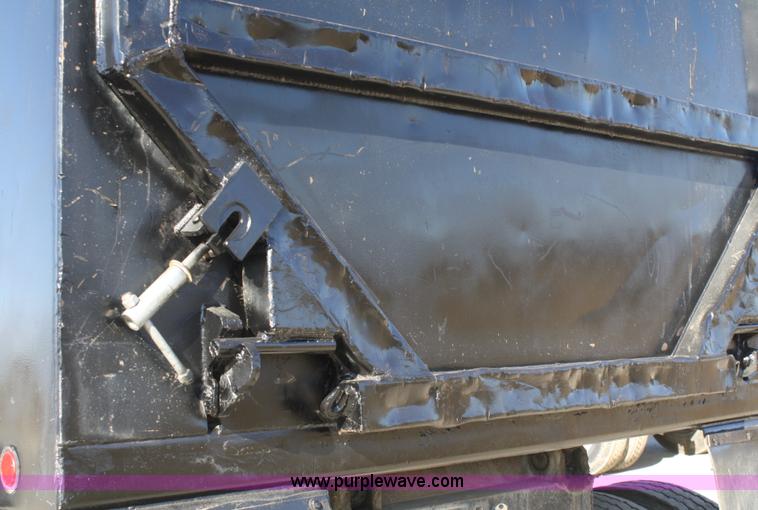 image for item A6773 1995 Clement 24' end dump trailer