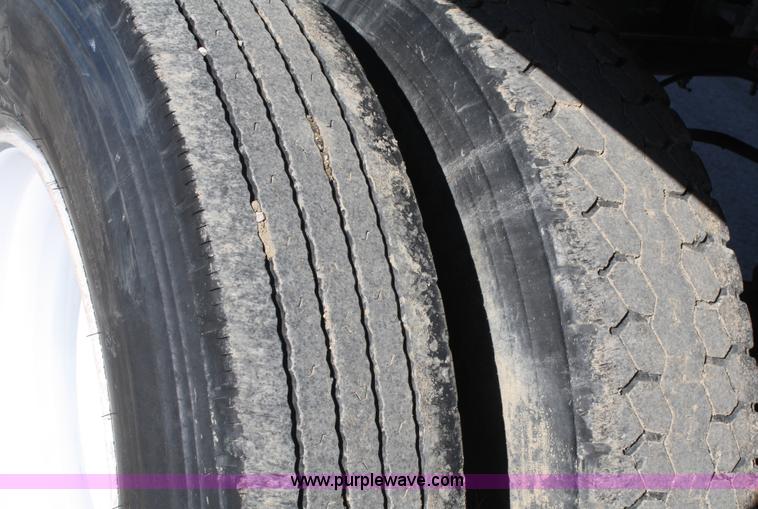 image for item A6773 1995 Clement 24' end dump trailer