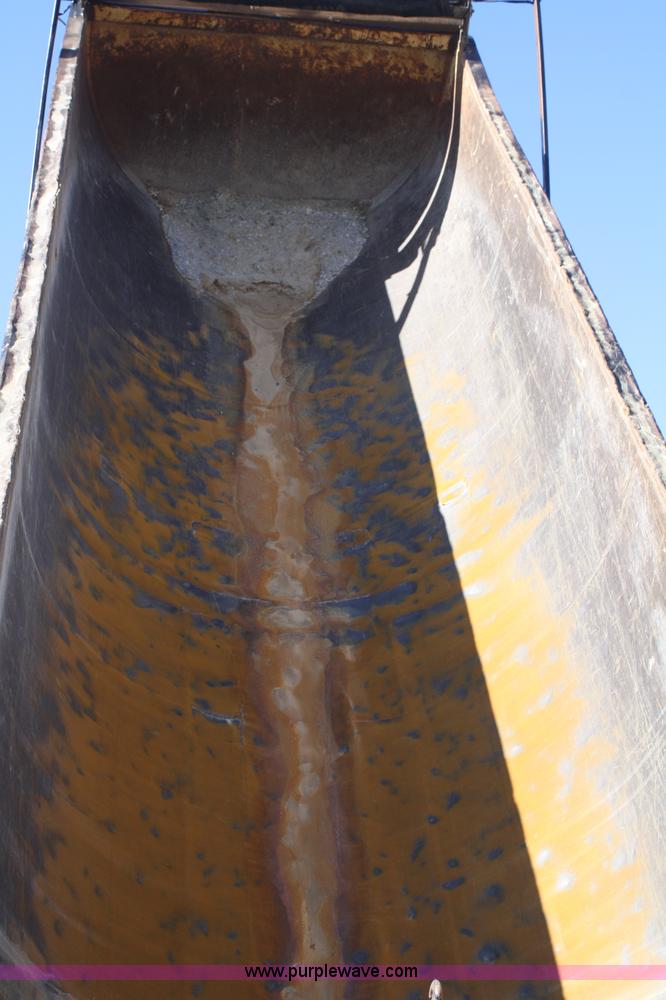 image for item A6773 1995 Clement 24' end dump trailer