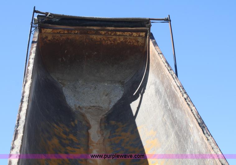 image for item A6773 1995 Clement 24' end dump trailer