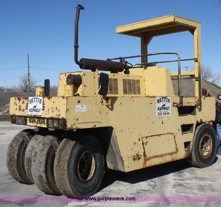 image for item A6775 1986 Bomag BW20R rubber tire roller