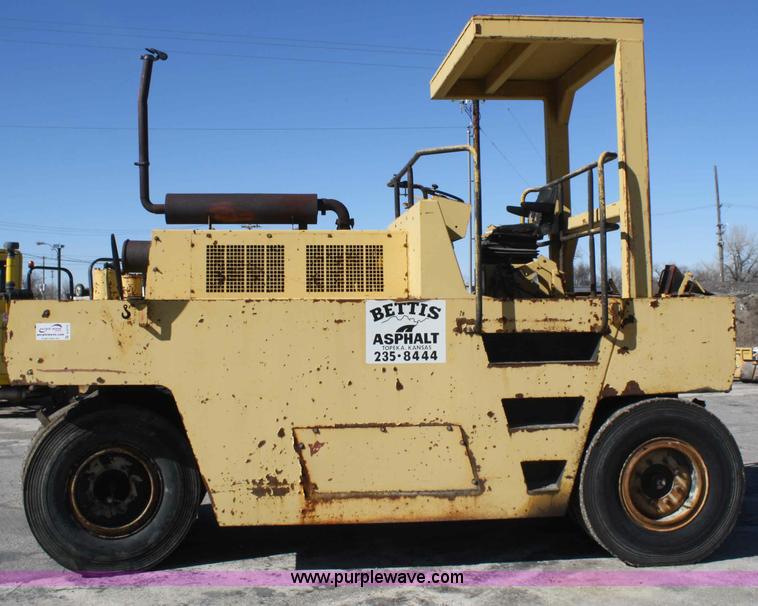 image for item A6775 1986 Bomag BW20R rubber tire roller