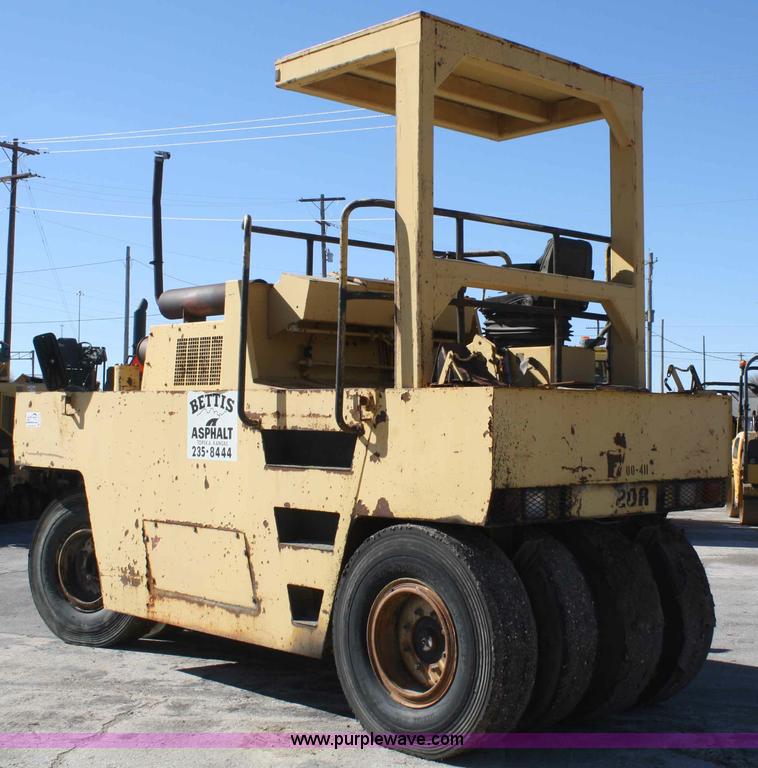 image for item A6775 1986 Bomag BW20R rubber tire roller