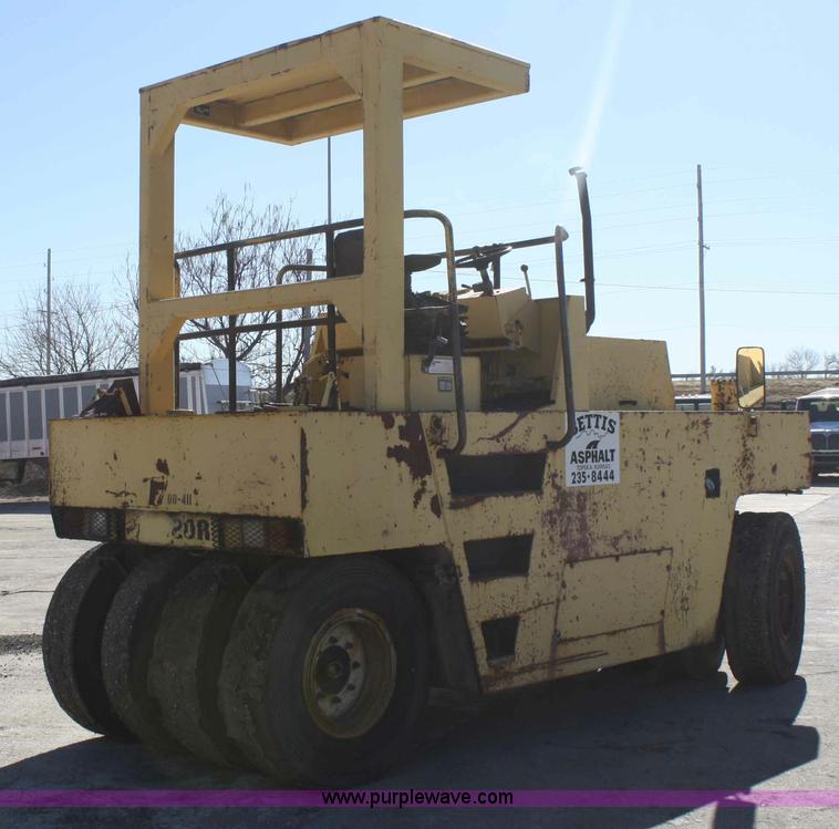 image for item A6775 1986 Bomag BW20R rubber tire roller