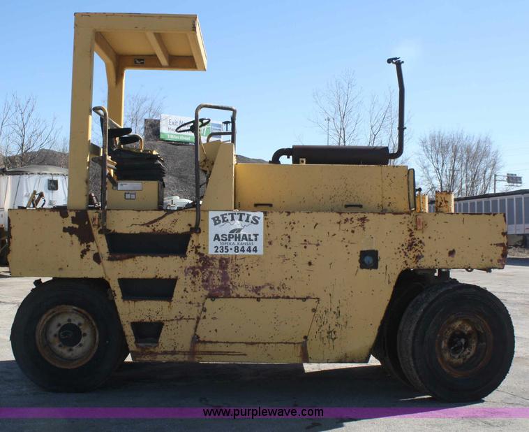 image for item A6775 1986 Bomag BW20R rubber tire roller