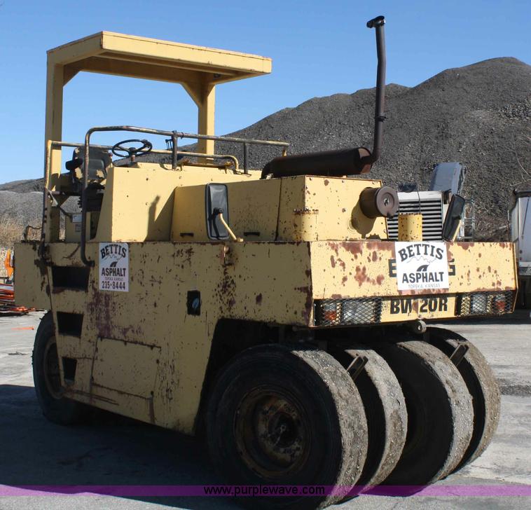 image for item A6775 1986 Bomag BW20R rubber tire roller