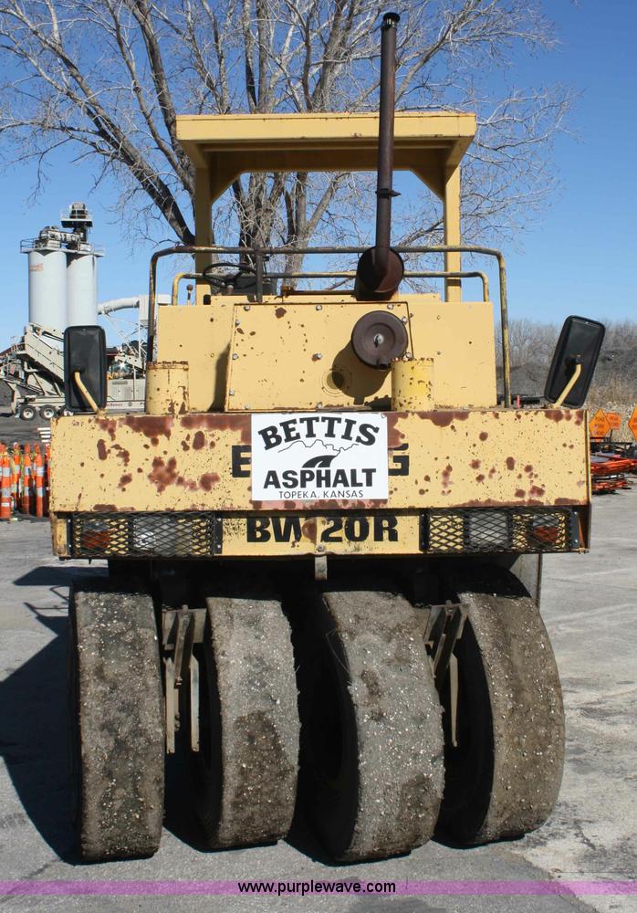 image for item A6775 1986 Bomag BW20R rubber tire roller