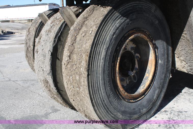 image for item A6775 1986 Bomag BW20R rubber tire roller