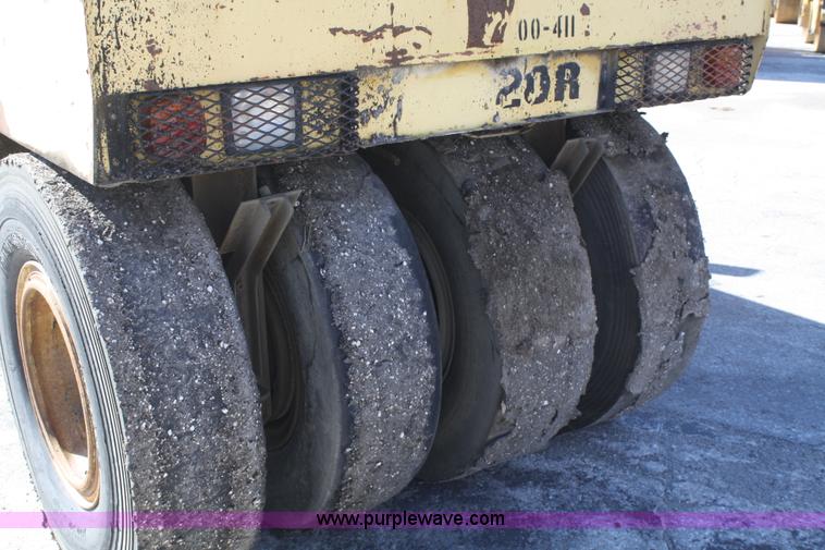image for item A6775 1986 Bomag BW20R rubber tire roller