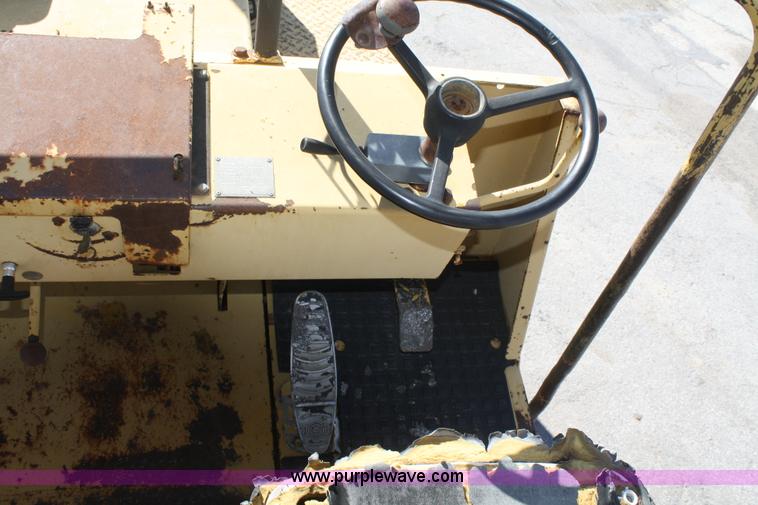 image for item A6775 1986 Bomag BW20R rubber tire roller