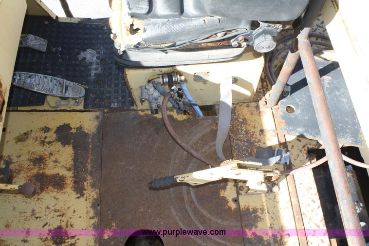 image for item A6775 1986 Bomag BW20R rubber tire roller