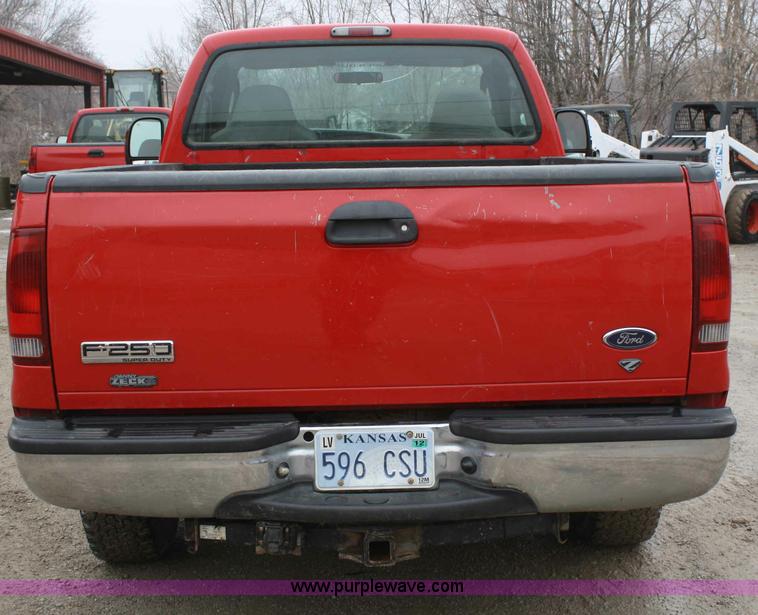 image for item A6985 2006 Ford F250 XLT Super Duty pickup truck