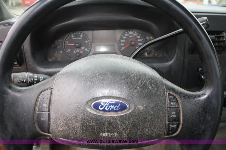 image for item A6985 2006 Ford F250 XLT Super Duty pickup truck