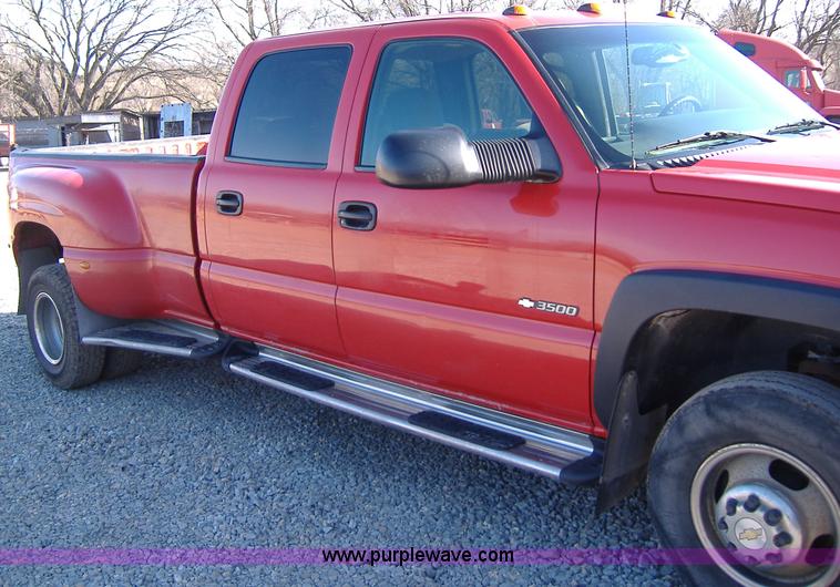 image for item B1036 2003 Chevrolet Silvrado 3500 Crew Cab dually pickup