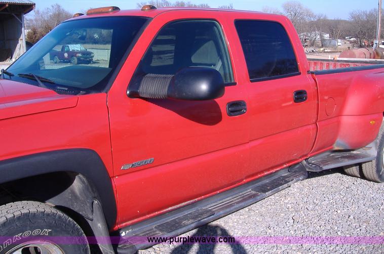 image for item B1036 2003 Chevrolet Silvrado 3500 Crew Cab dually pickup