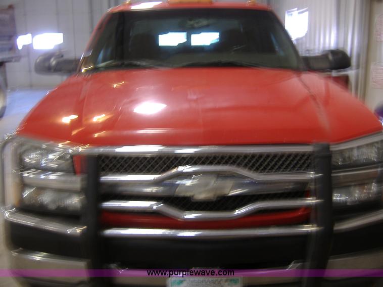 image for item B1036 2003 Chevrolet Silvrado 3500 Crew Cab dually pickup