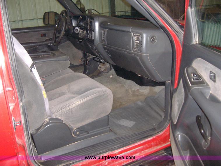 image for item B1036 2003 Chevrolet Silvrado 3500 Crew Cab dually pickup