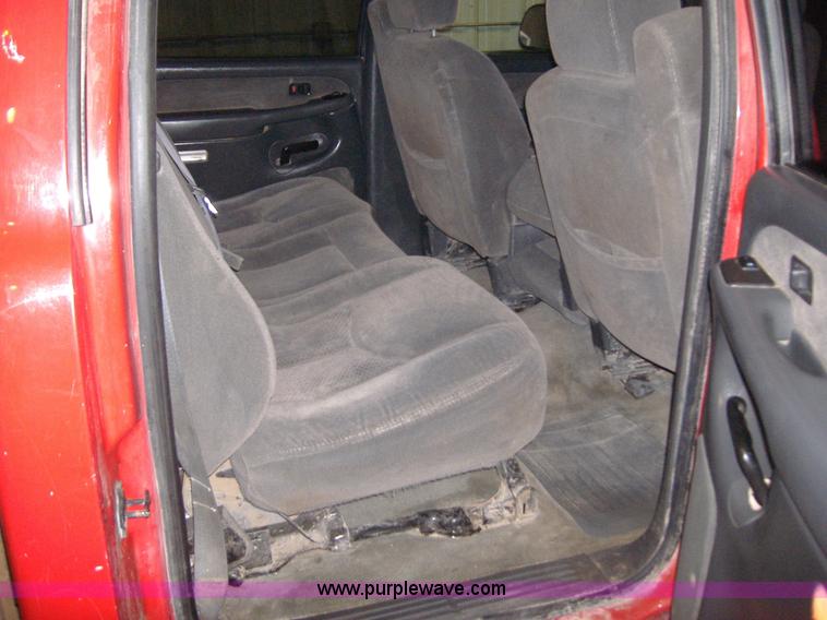 image for item B1036 2003 Chevrolet Silvrado 3500 Crew Cab dually pickup